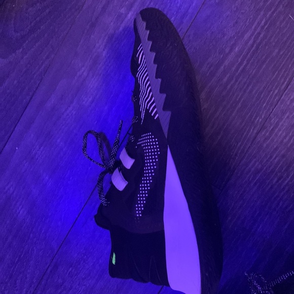 Nike Men's Kyrie Basketball Shoe size 9 - Picture 3 of 4